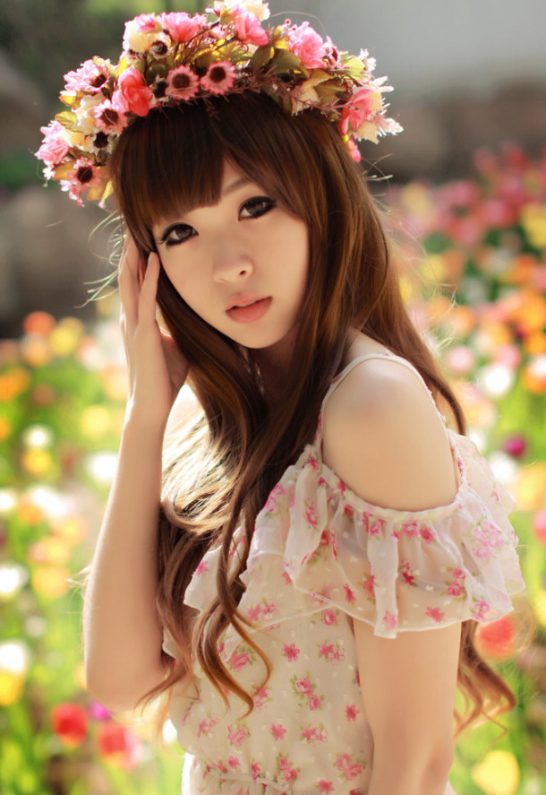 花海中的漂亮女孩 清纯动人