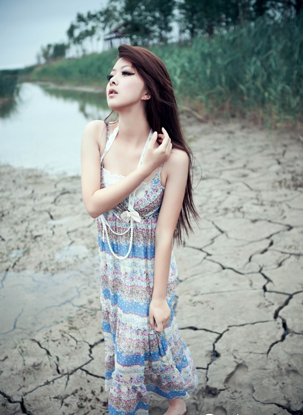 可爱漂亮美女 小清新荒郊外拍
