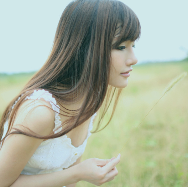 乡间小路白衣女子的小清新