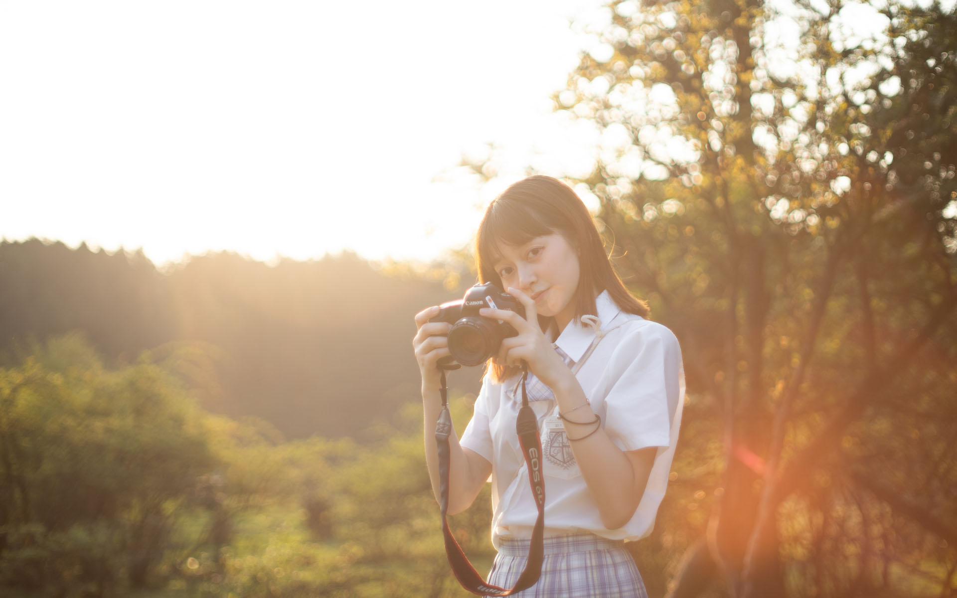 白衣美女唯美古风写真桌面壁纸